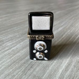 Two’s Company Ceramic Vintage looking camera Box